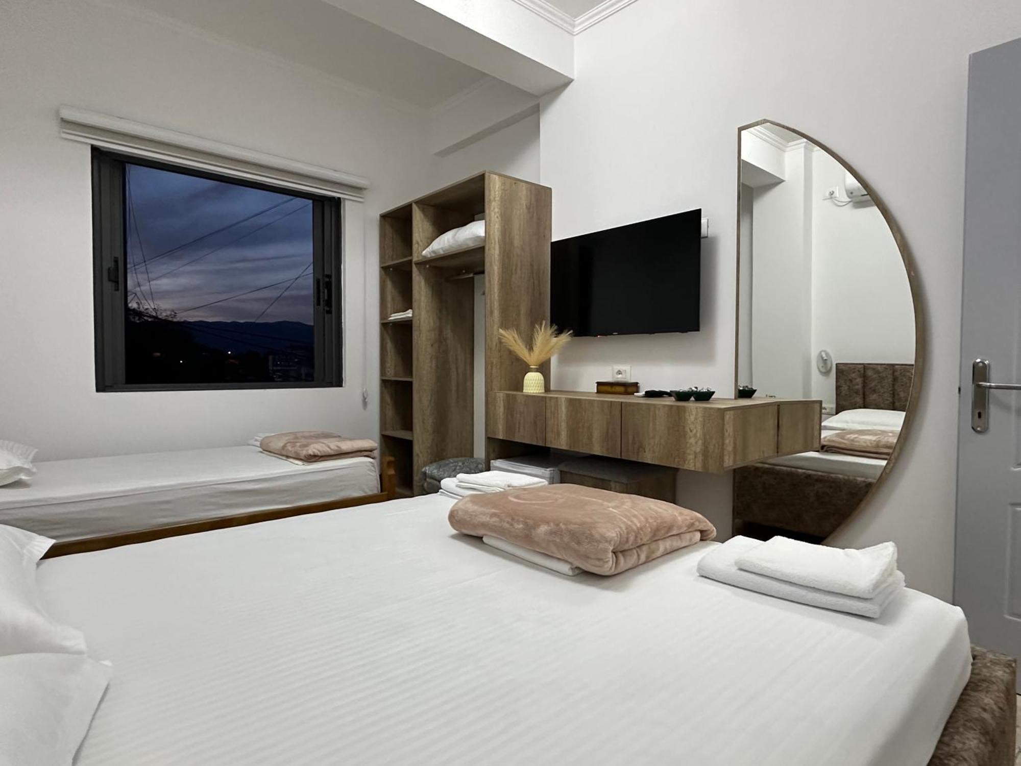 Lola'S Rooms Gjirokaster Ngoại thất bức ảnh